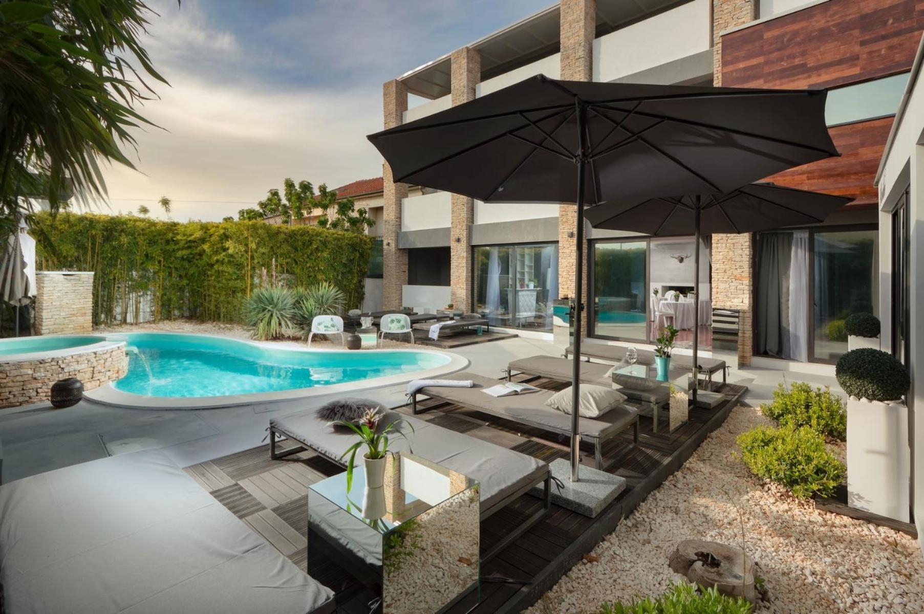 Boutique Hotel Chevalier By Bura Hotels - Adults Only Medulin Exterior photo